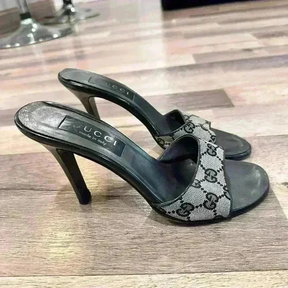 100% Authentic GUCCI Mules Sandals - Picture 3 of 6